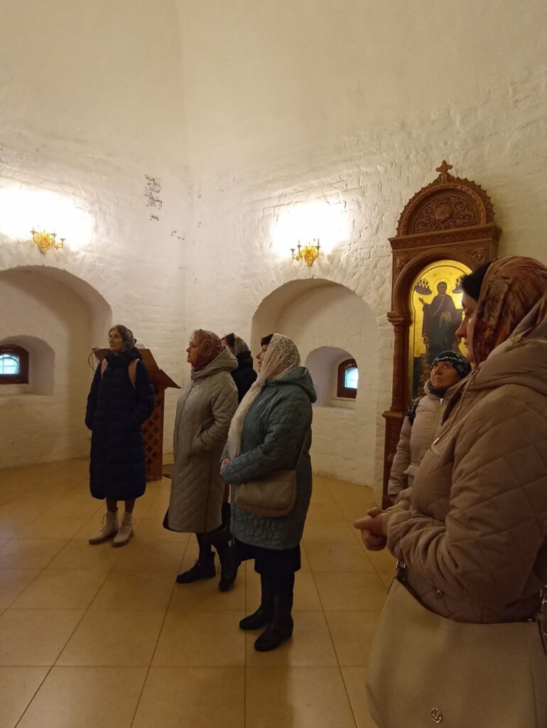 18 октября прихожане храма преподобного Агапита Печерского совершили паломническую поездку в Свято-Успенский И…
